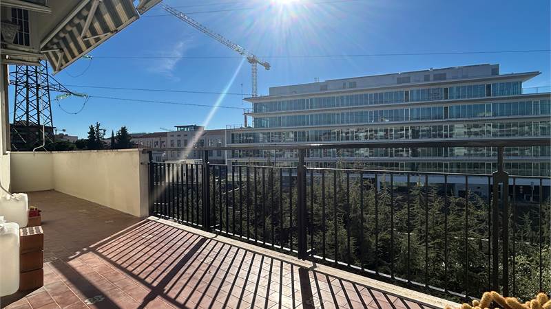 Zona Puccini-Ampia metratura con terrazze garage e cantina.